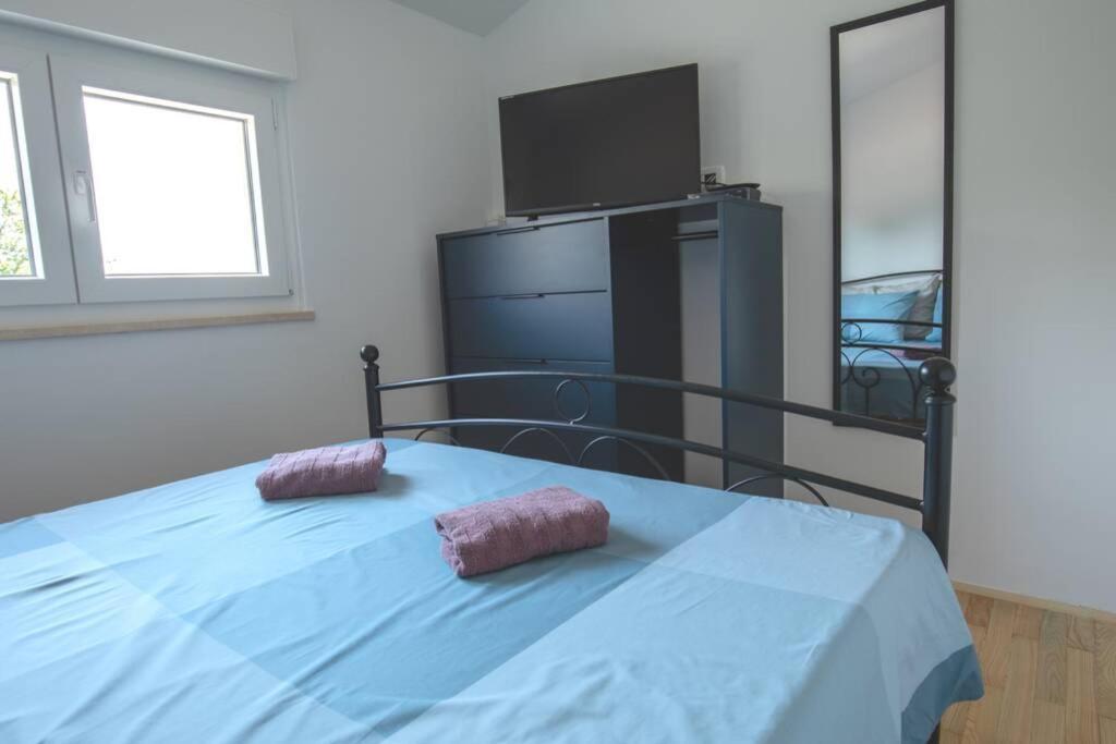 Flora Relax House, Free Parking Villa Peroj Bagian luar foto