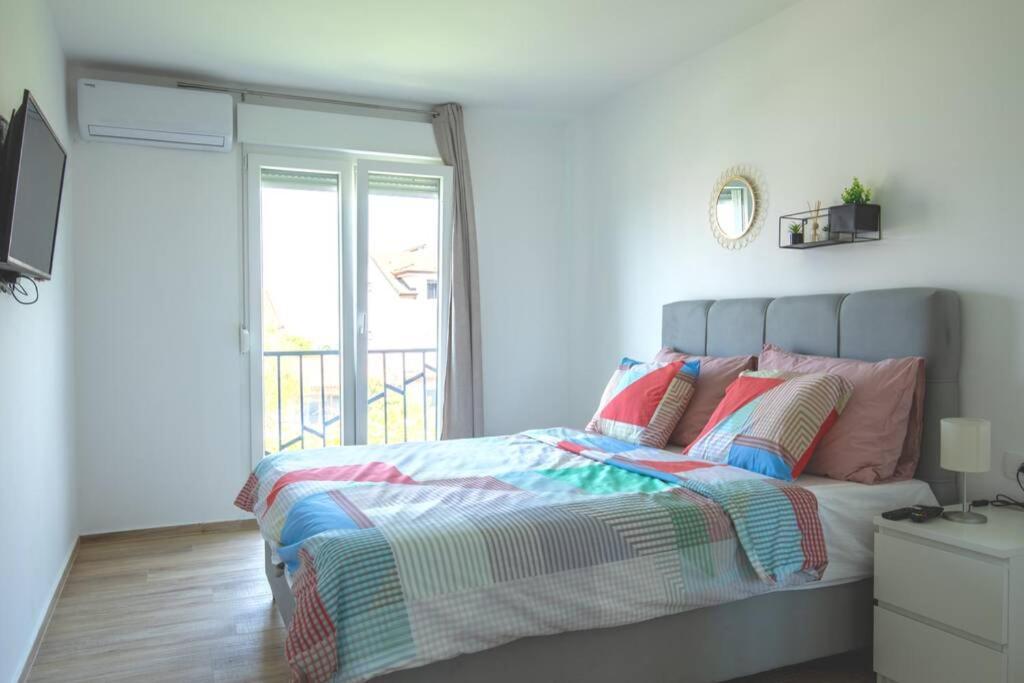 Flora Relax House, Free Parking Villa Peroj Bagian luar foto