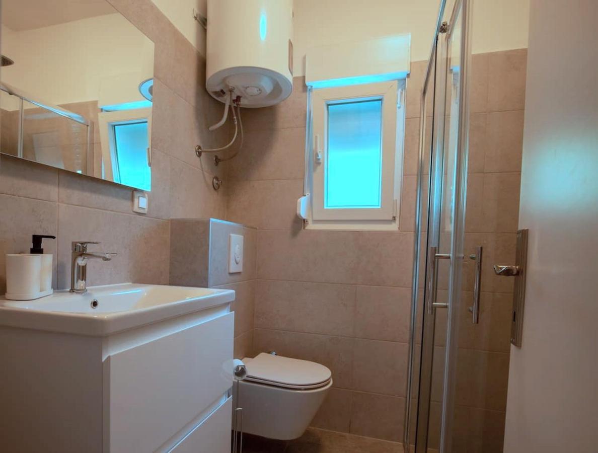 Flora Relax House, Free Parking Villa Peroj Bagian luar foto